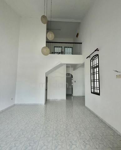 Kulai Bandar Putra / Jalan Enggang / 1.5 Storey House / Near Indahpura 1