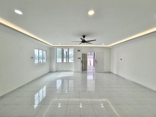 For Sale  Jalan Pulai Tmn Pulai Utama 2.5 Storey Terrace House Corner 1