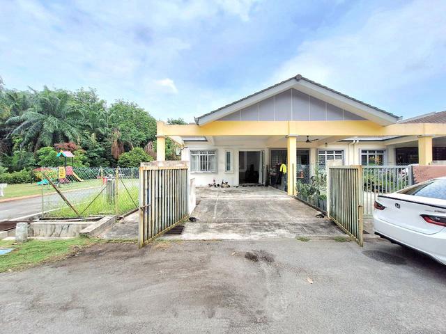 Rumah Idaman, Harga Jackpot, 1-Storey Endlot Tepi Playground @ Banting 1