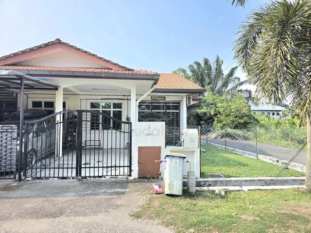 End lot‼️Extra Land-Single Storey Tmn Medan Jaya,Telok Panglima Garang 1