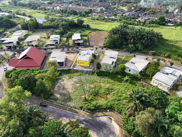 TANAH LOT di BERNAM JAYA di TEPI EXIT TOL TANJUNG MALIM 2