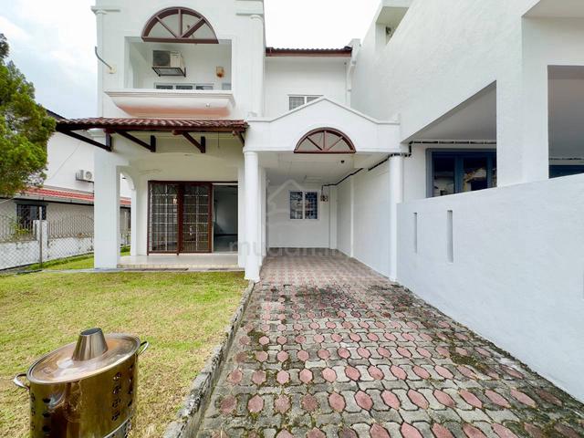 END LOT RENOVATED Double Storey USJ 4 Subang Jaya 2