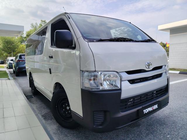 Toyota HIACE 3.0D Window Van (M) Pre-Reg Convert - 1
