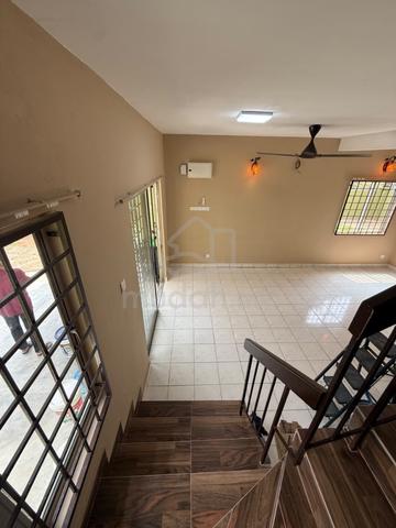 Corner | 2 sty taman Puchong Utama | partly furnished | newly touch up 1
