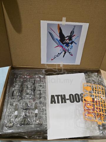 WTS New GK Perfect Strike Gundam  - photo 2 of 2