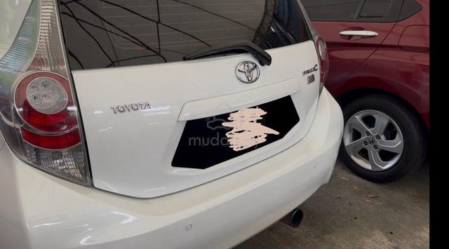 2012 Toyota PRIUS C 1.5 (HYBRID) NHP10R (A) - 4