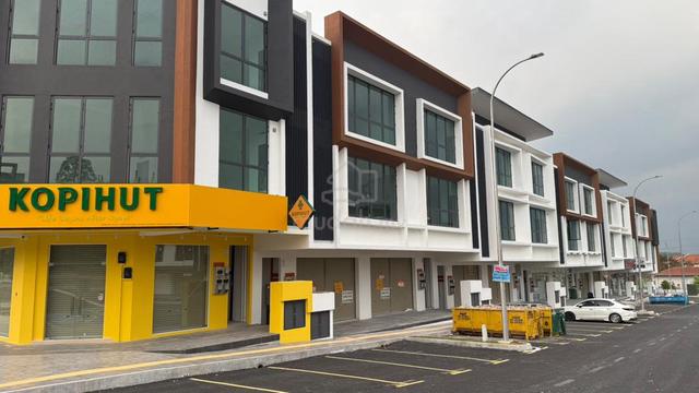 Brand New!!! 3-Storey Shoplot Bandar Seri Putra, Bangi FOR RENT 1