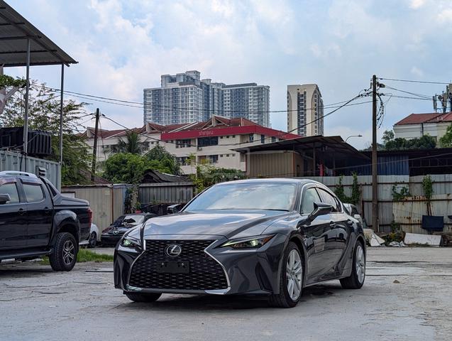 LOW MILEAGE BROWN INT 2022 Lexus IS300 2.0 BASE - 3