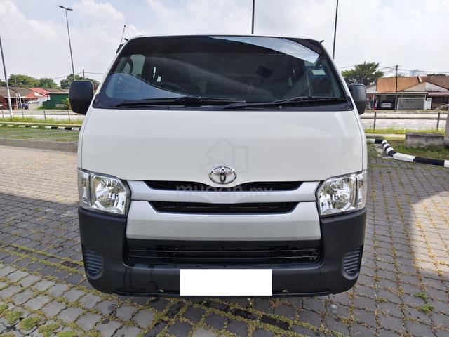 2022 Toyota Hiace 2.5 (M) Window Van 14 Seat - 2