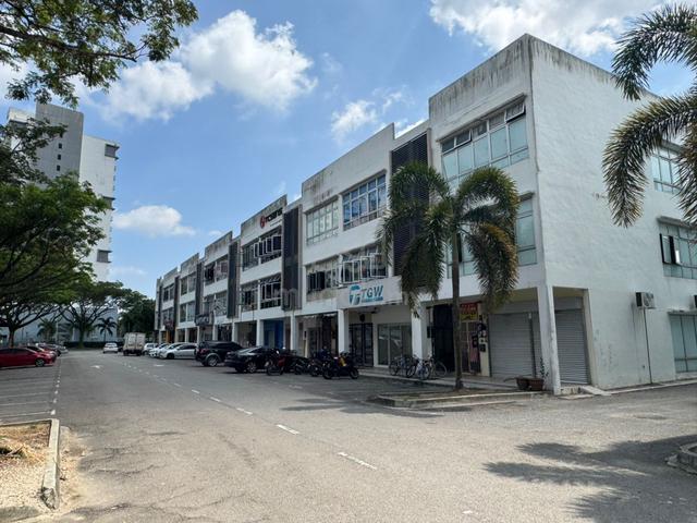 [Below Market] 3 Storey Shopt Lot Nusa Puncak 2 Unblock Facing 1