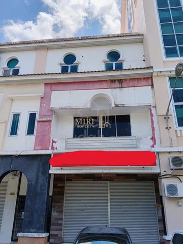3-Storey Intermediate Shoplot for Sale | 101 Commercial Centre 1