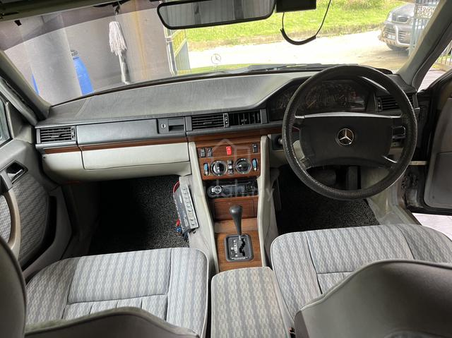 1995 Mercedes Benz 230E 2.0 W114 (M) - 2