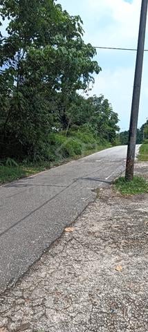 Residential land in "kampung " setting in Kuang area 1