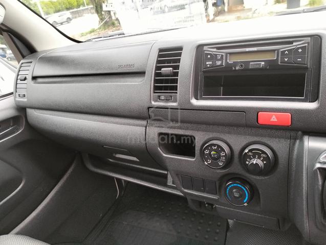 2015 Toyota HIACE 2.5 WINDOW VAN Low Roof Promo - 4