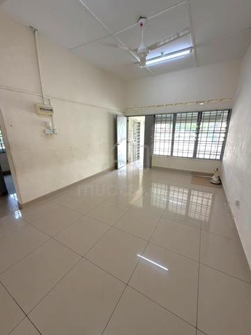 Skudai / Jln Ronggeng ( Single Storey Corner lot ) For Rent 1