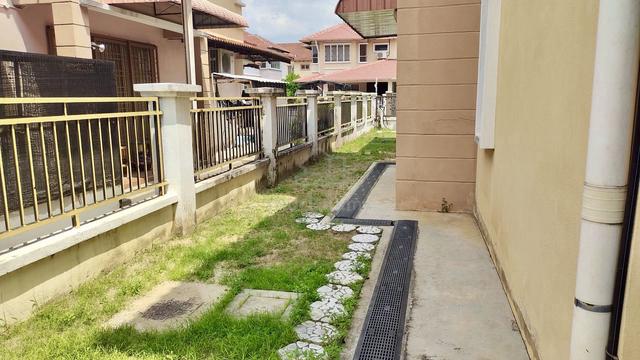 Semi-D House For Sale Taman Bayu Mutiara Freehold Gated Guarded 1