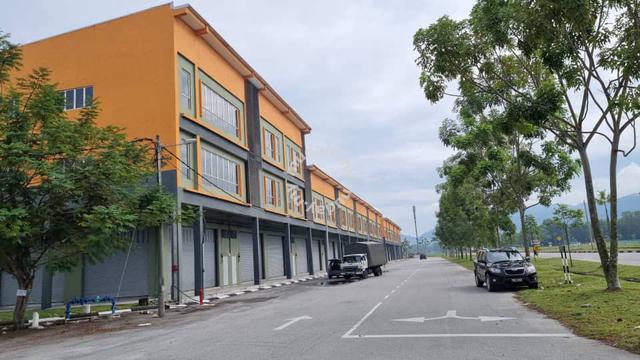 For Rent 26' x 80' 2 Storey Commercial Building at Kamunting, Perak 1