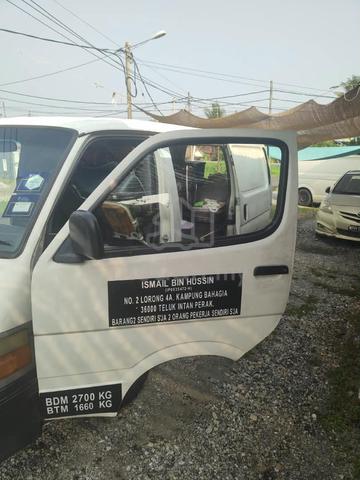 2004 Toyota HIACE 3.0 LH112 (M) - 3