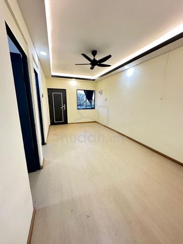 Flat Taman Perling 2