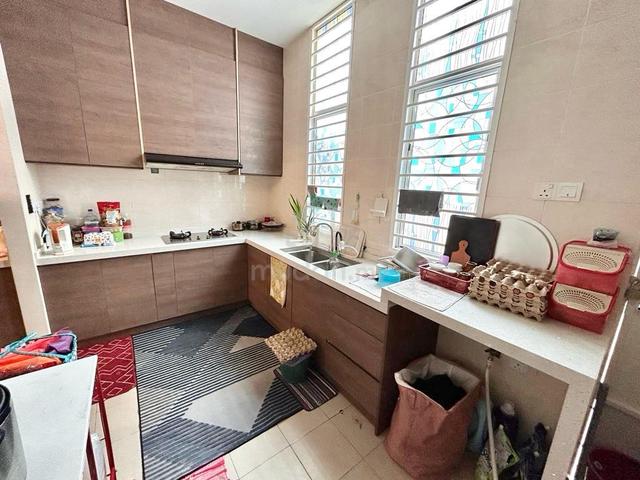 100% Loan, Reno Unit, 3 Storey 7room 7bath , Bangi Avenue , Seri Putra 2