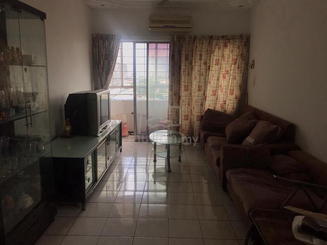 Plaza Sinar Apartment 1
