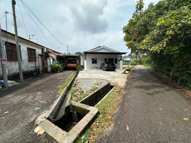 Rumah Untuk Dijual - Jalan Anggerik 1