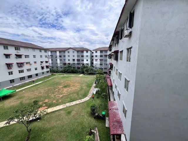 Teratai Apartment (Taman Bunga Raya) 1