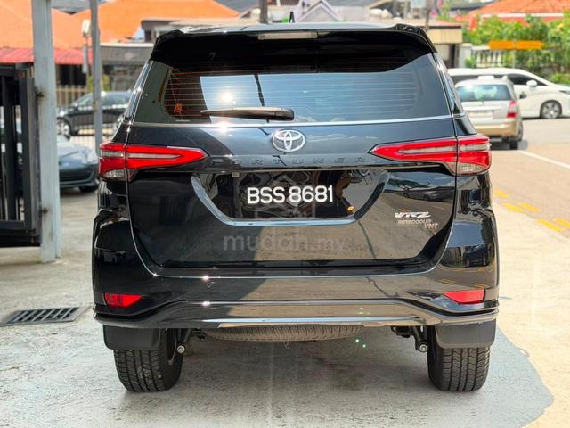 2025 Toyota Fortuner 2.8 VRZ DIESEL COND. 6A 5K KM - 3