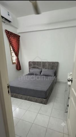 *** Queen Bed Medium Room ** Bandar Sunway ** Nearby BRT Pyramid 1