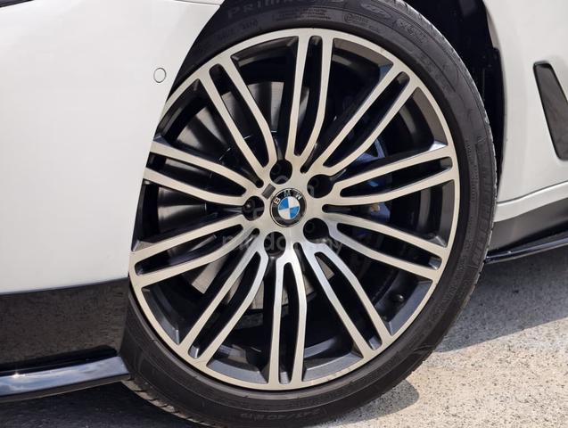 2017 Bmw 530i 2.0 M-SPORT F/T D.MTR S.ROOF P.BOOT - 2