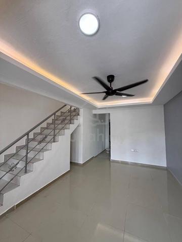 Fully Renovated Johor Jaya Jalan Keembong Double Storey Low Cost House 1