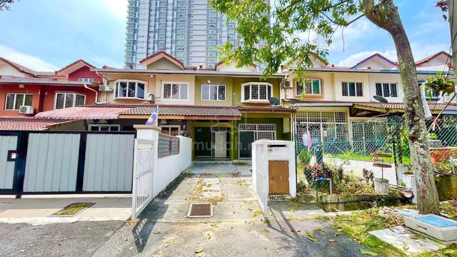 NEAR MRT 2.5 Storey Terraced House Taman Equine Seri Kembangan. 1