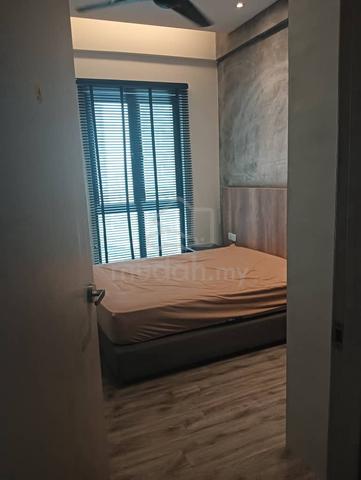 Fully Furnished Master Queen Bed Ensuite For Rent At D'Sands Residence 1