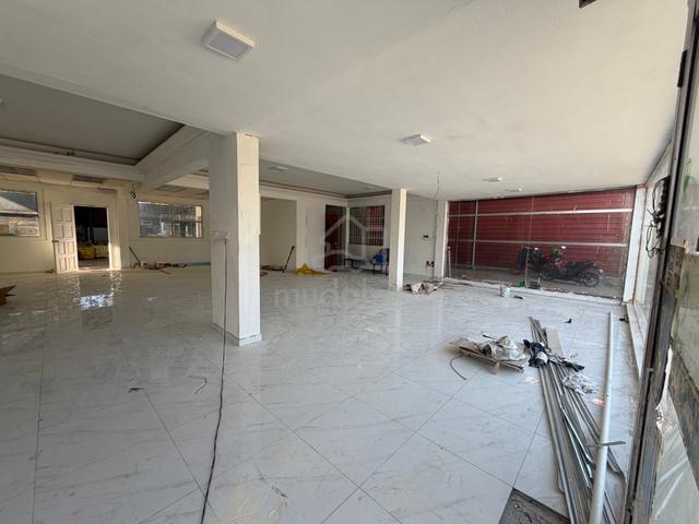 LIKAS PRIME LOCATION | 16,500 sqft Warehouse & Showroom for rent 1