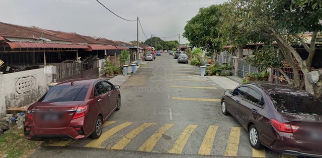 Cheap Single Storey Terrace but Ulu a bit la Taman Banting Baru. But m 1