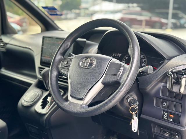 2017 TOYOTA NOAH 🏆8 SEATER REVERSE CAM /LOW MILEs - 2