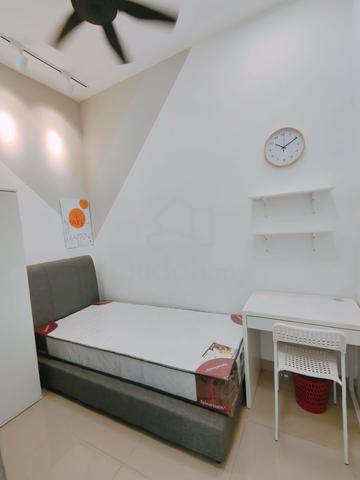 Actual Small Room! Lavile Residences! walking Mrt/lrt, AEON, Velocity 1
