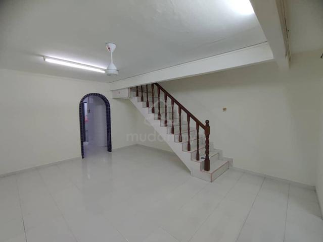Taman Johor Jaya - Jalan Keembong - 3 Bedroom 2 Bathroom 1