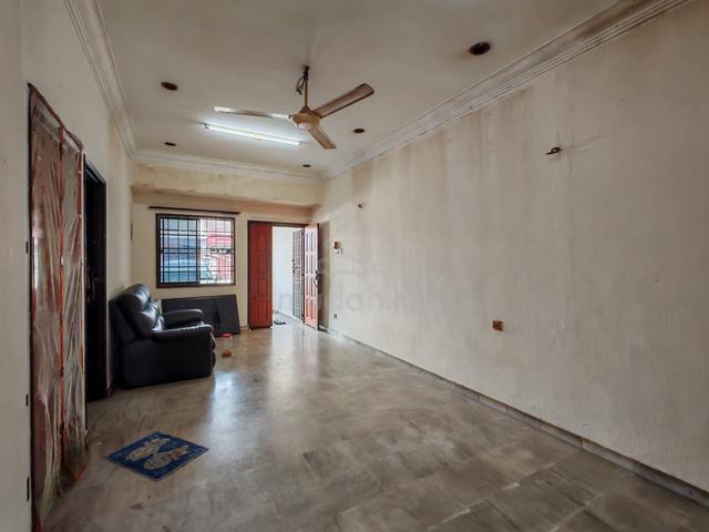 Single Storey Terrace fully extended unit, walk distance to shoplot!! 1