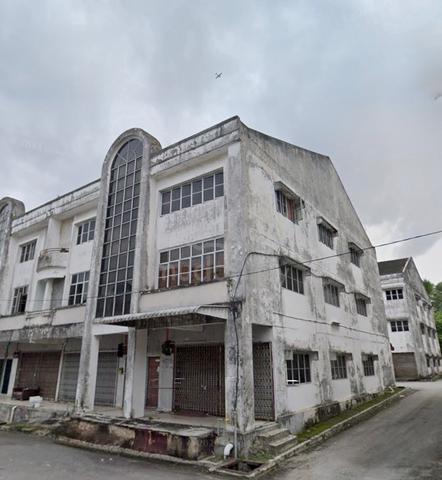 Taman Putri @ Kulai Three Storey (End Lot) Terrace Shop (1st & 2nd 1