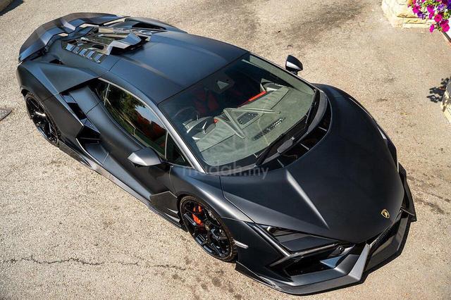 1 OF 1 2025 Lamborghini Revuelto 6.5 V12 800 MILES - 2