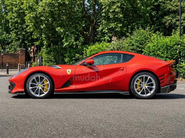 2022 Ferrari 812 Competizione Ltd Edition 1/999 - 3