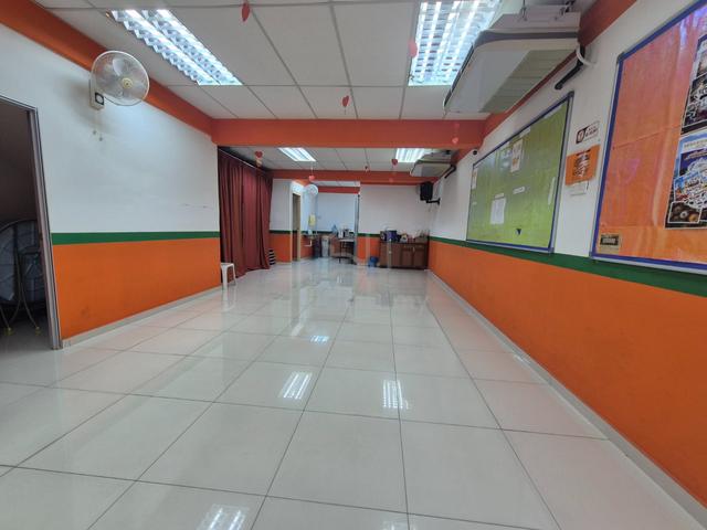 Facing mainroad 1st floor shop at merdeka permai for rent 1
