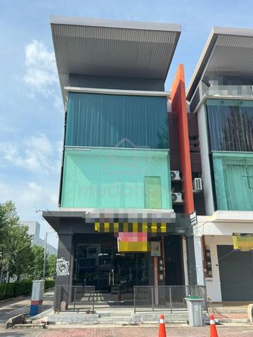 Kota Syahbandar 3 Storey Ground Floor Shop End Lot, facing Main Road 1