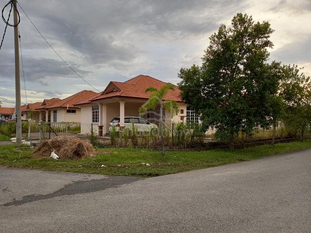 Bungalow House For Sale 1