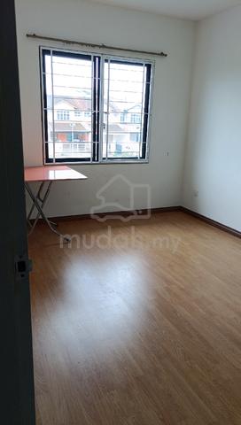 middle room to let  1