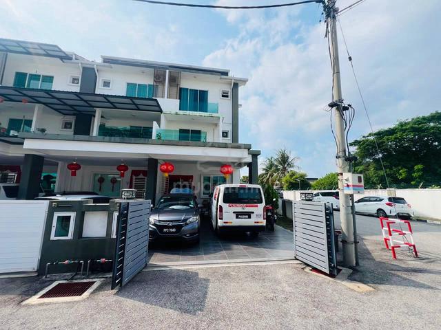 ENDLOT•SPACIOUS•HOT AREA|Triple Storey Terrace|Maple Residence 1