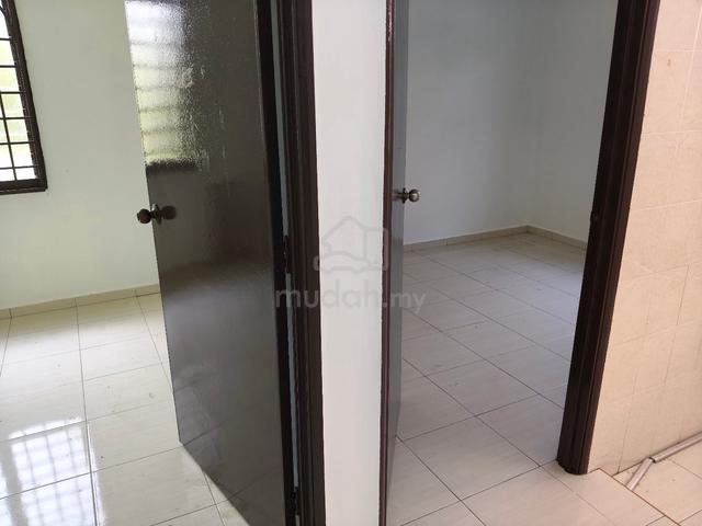 3 BEDROOMS, Landed House ~Klinik Kesihatan, SK, Petronas Ujong Pasir, 1