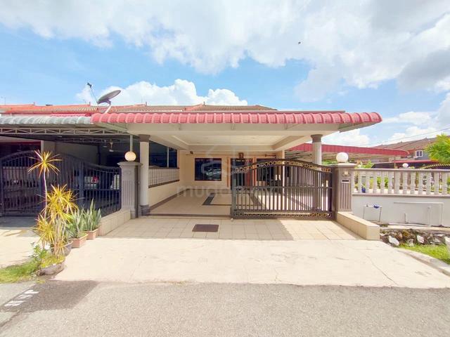 [CORNER & NON BUMI] Double Storey Taman Sri Putra, Banting Selangor 1