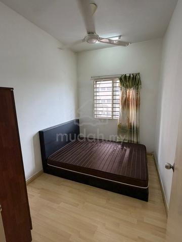 Beautiful Medium Room, Female,Putra Suria Resident,2min Cheras LRT 1